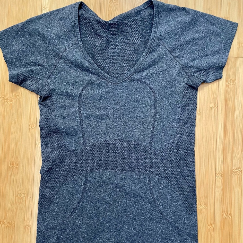 Grey lululemon v-neck short sleeve swiftly tech top size 4